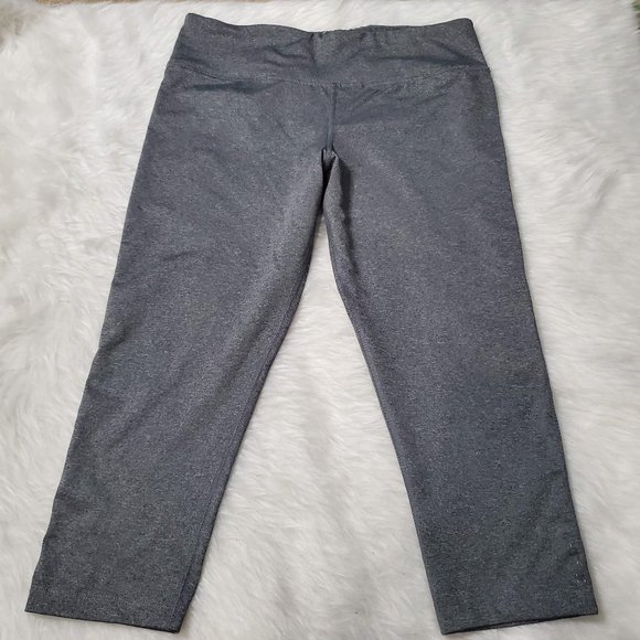 REEBOK Gray & Black Workout Capri Leggings Bundle, L - Picture 7 of 9